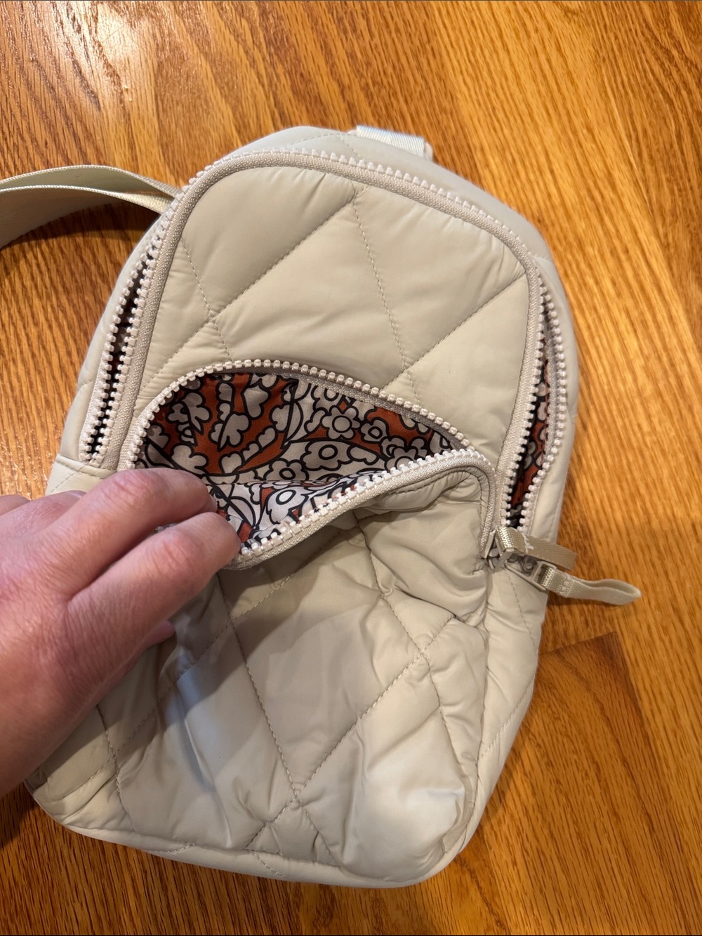 Vera Bradley Quilted Crossbody Sling Bag - Picture 2 of 8